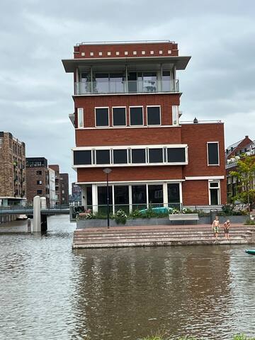 Luxurious family canal house in centre of A-Dam gallery image 3