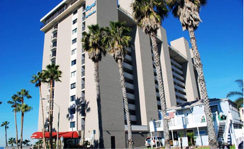 Awesome Oceanfront 2 BR in Pacific Beach!- 508 gallery image 4