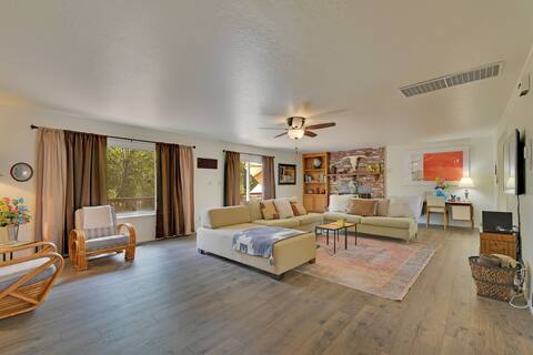 The House on Main- V Vacation Rentals