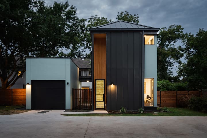 East Austin Modern Bungalow | Grill & Free Parking