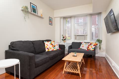 Large 3BR - 1 Free parking spot - Walk to Subway