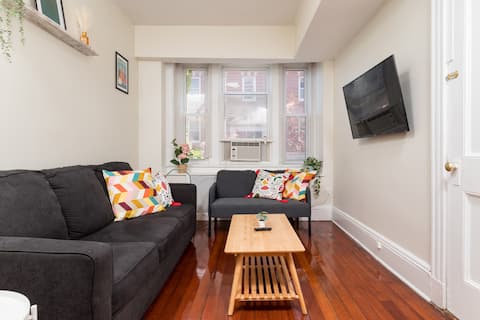 Large 3BR - 1 Free parking spot - Walk to Subway