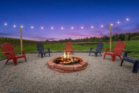 WOW Private Home! Hot Tub! Game Room! Lake Huron!