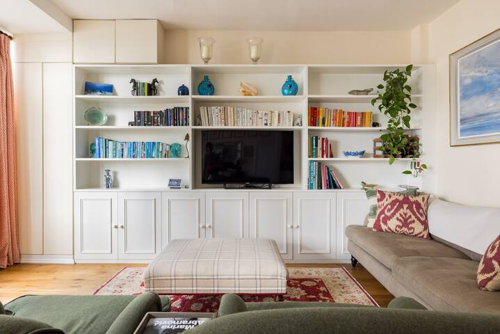 Traditional Treasure – 3 Bedroom Home by Hyde Park gallery image 3