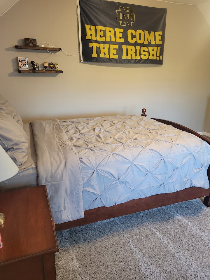 ห้องนอนชั้นบน #2 พร้อมเตียงขนาดควีนไซส์