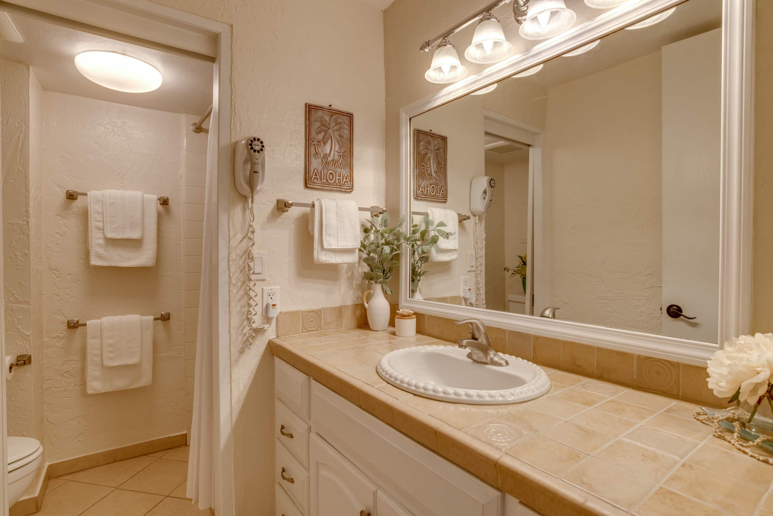 Place to stay in Lahaina · ★5.0 · 1 bedroom · 2 beds · 1 bath - Image 13