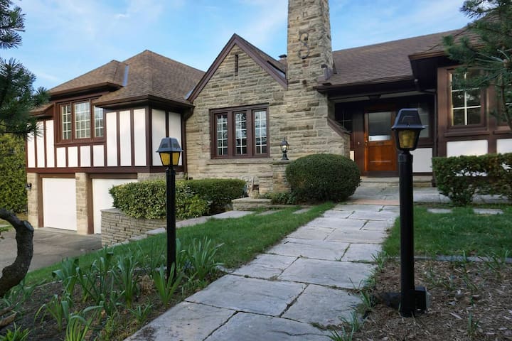 Private Pool Lakeview House gallery image 3