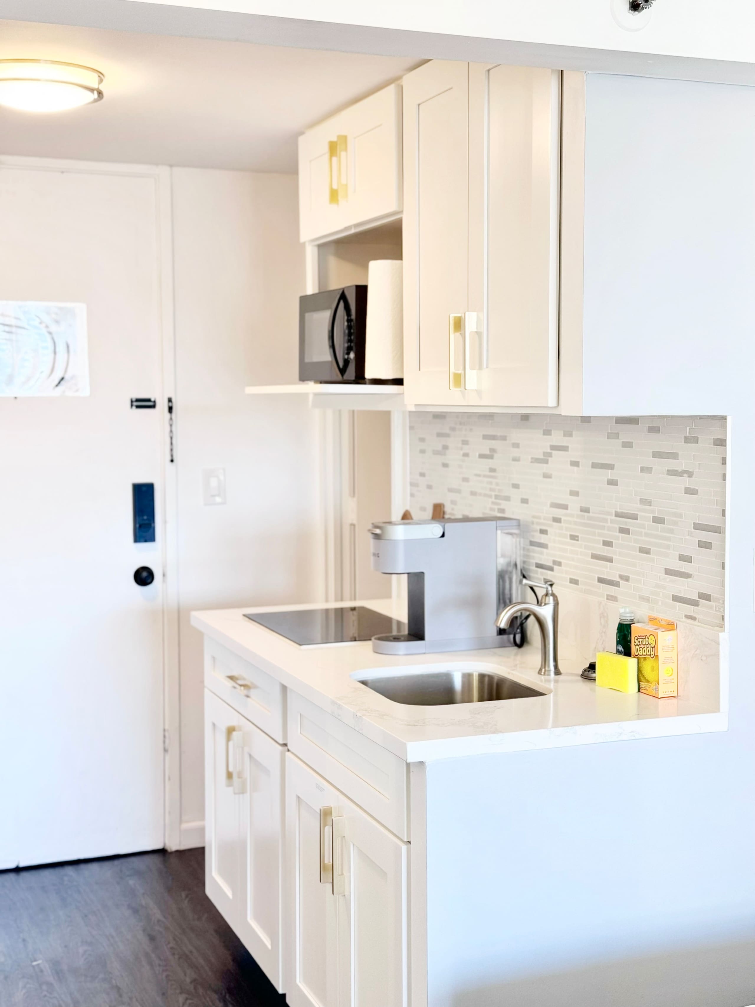 22FL- Renovated Studio Condo in Central Waikiki!~ - Image 17