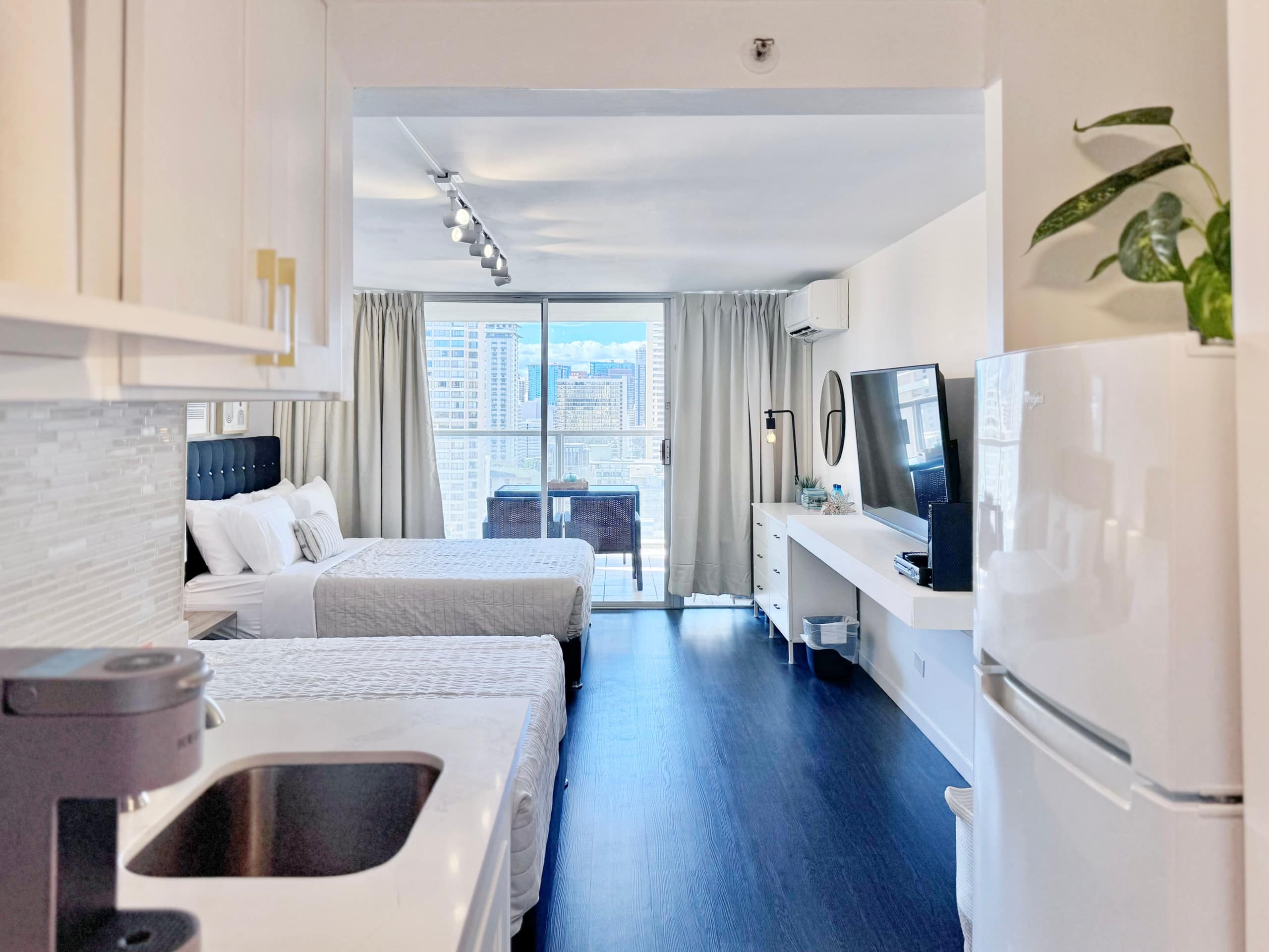 22FL- Renovated Studio Condo in Central Waikiki!~ - Image 4