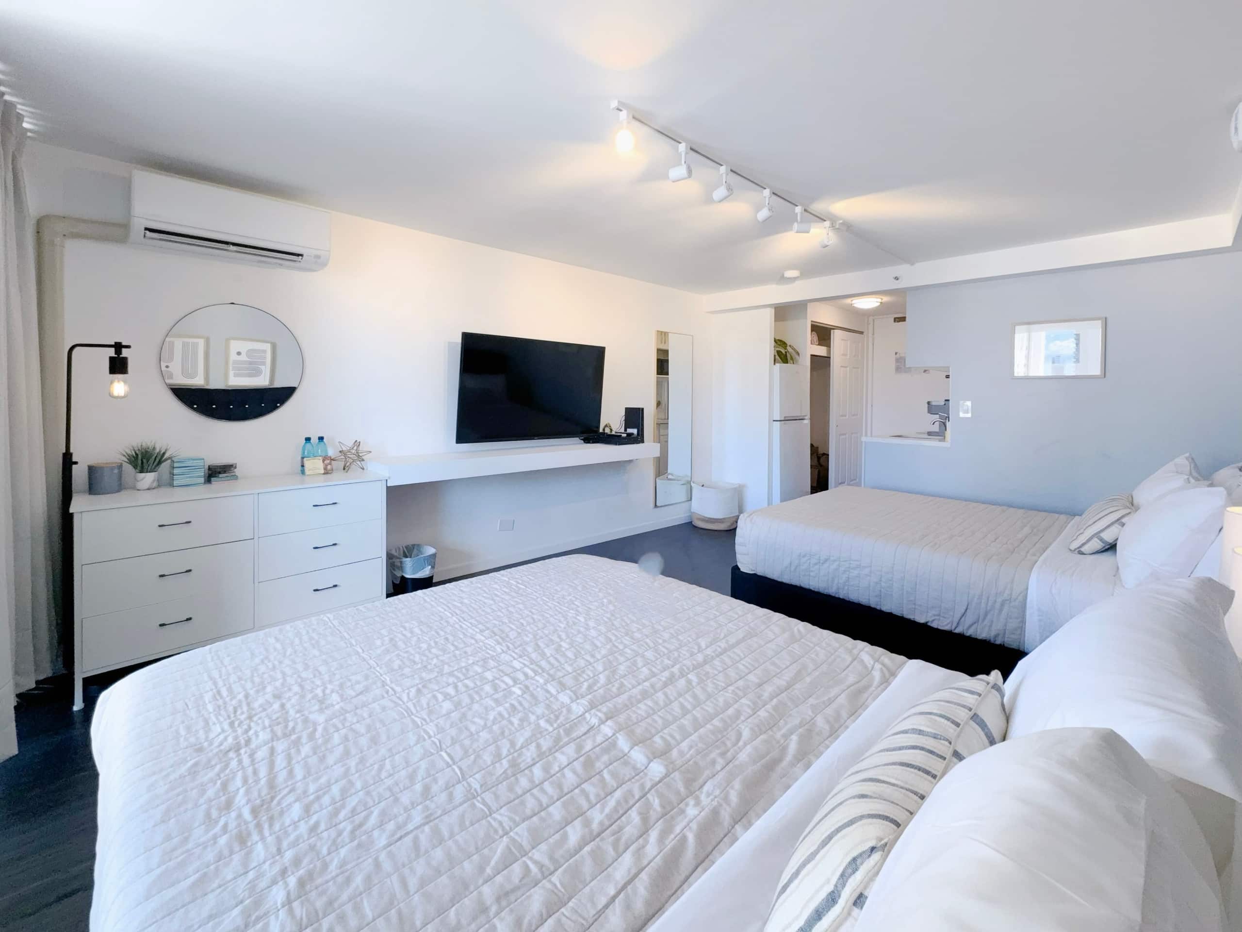 22FL- Renovated Studio Condo in Central Waikiki!~ - Image 5