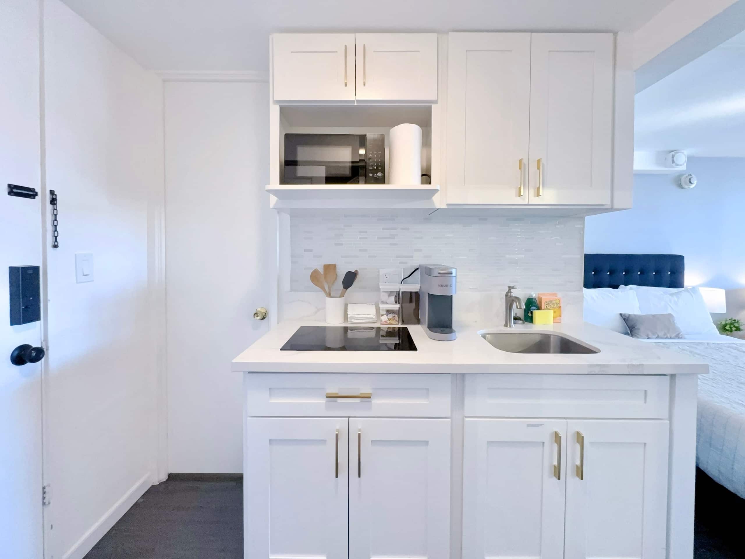 22FL- Renovated Studio Condo in Central Waikiki!~ - Image 15