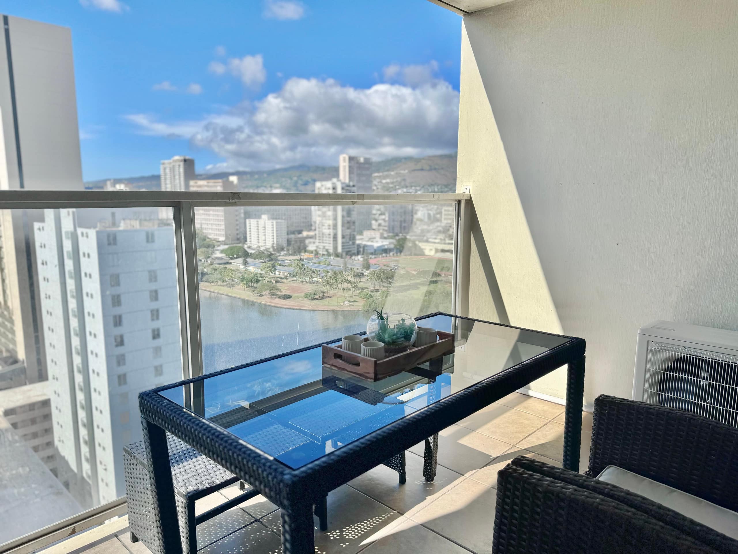 22FL- Renovated Studio Condo in Central Waikiki!~ - Image 33