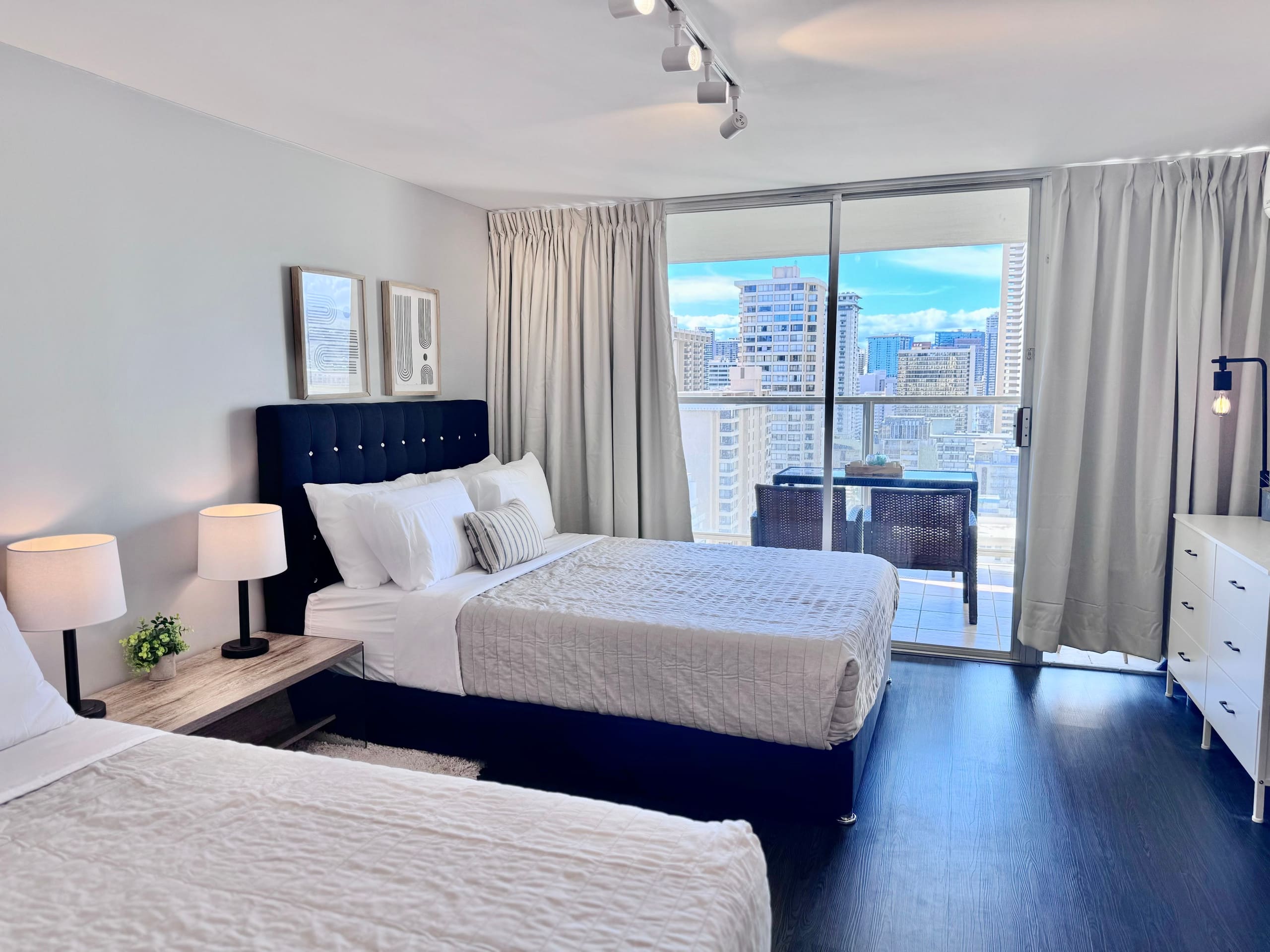 22FL- Renovated Studio Condo in Central Waikiki!~ - Image 9