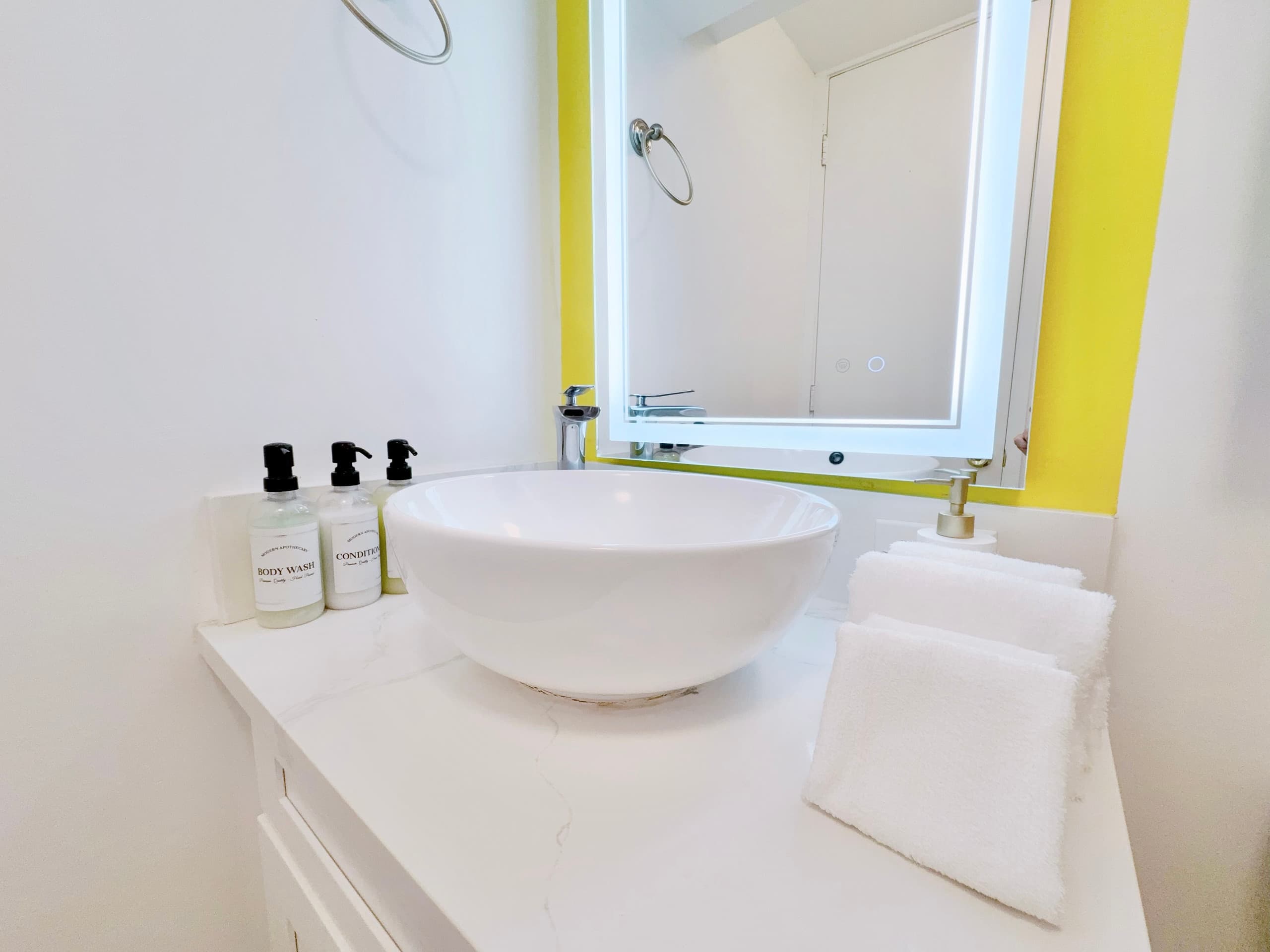 22FL- Renovated Studio Condo in Central Waikiki!~ - Image 24
