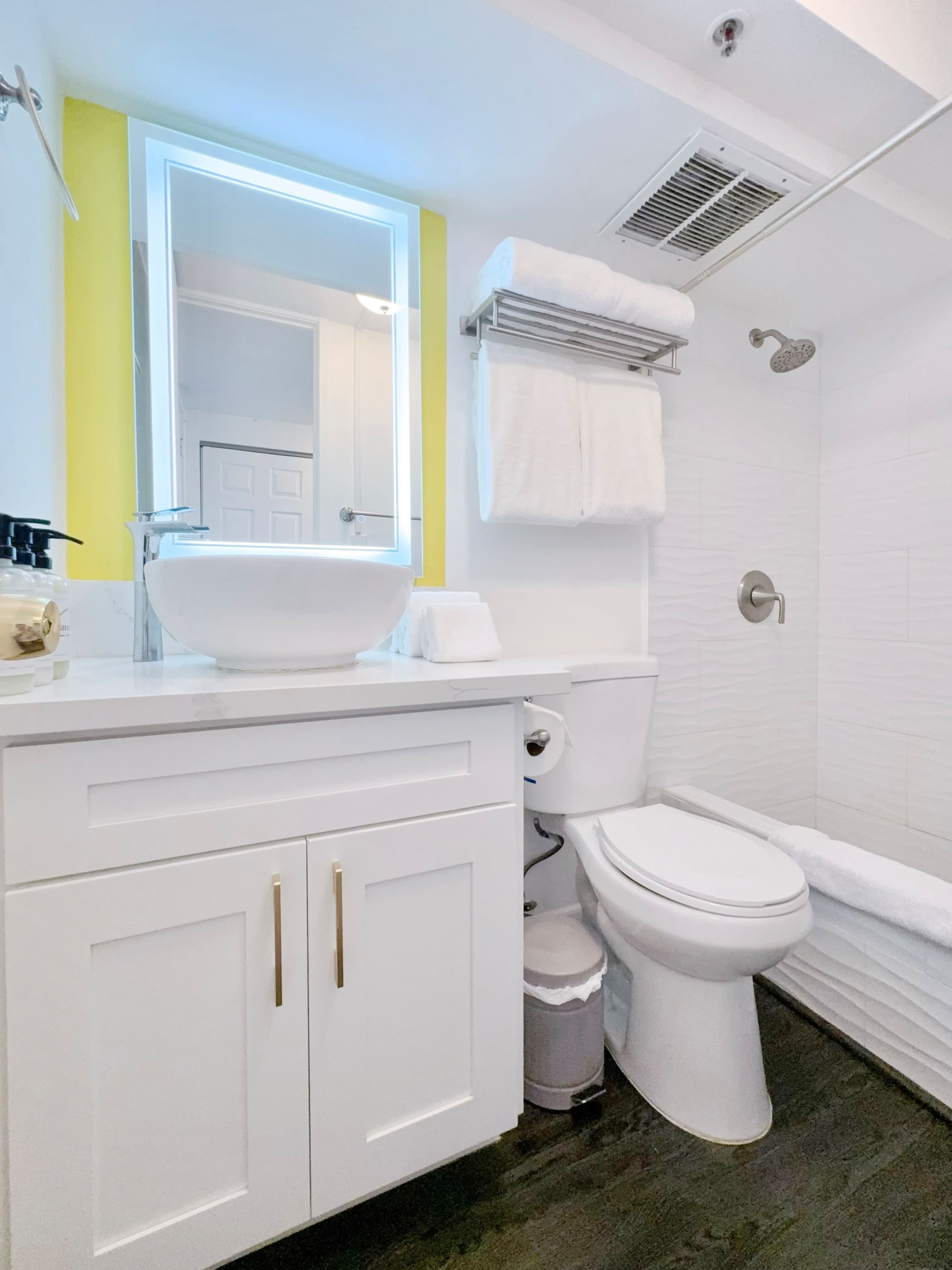 22FL- Renovated Studio Condo in Central Waikiki!~ - Image 26