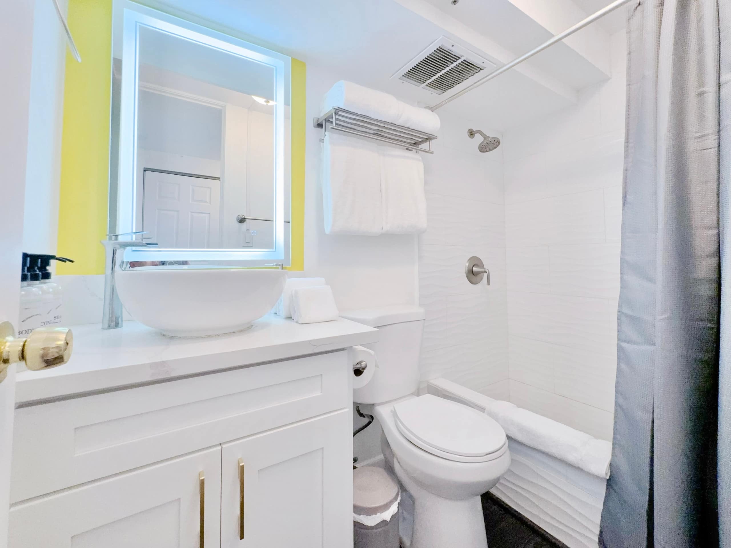 22FL- Renovated Studio Condo in Central Waikiki!~ - Image 23