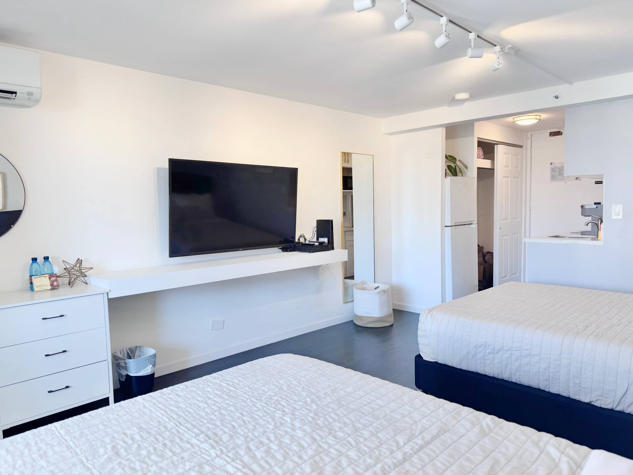 22FL- Renovated Studio Condo in Central Waikiki!~ - Image 12