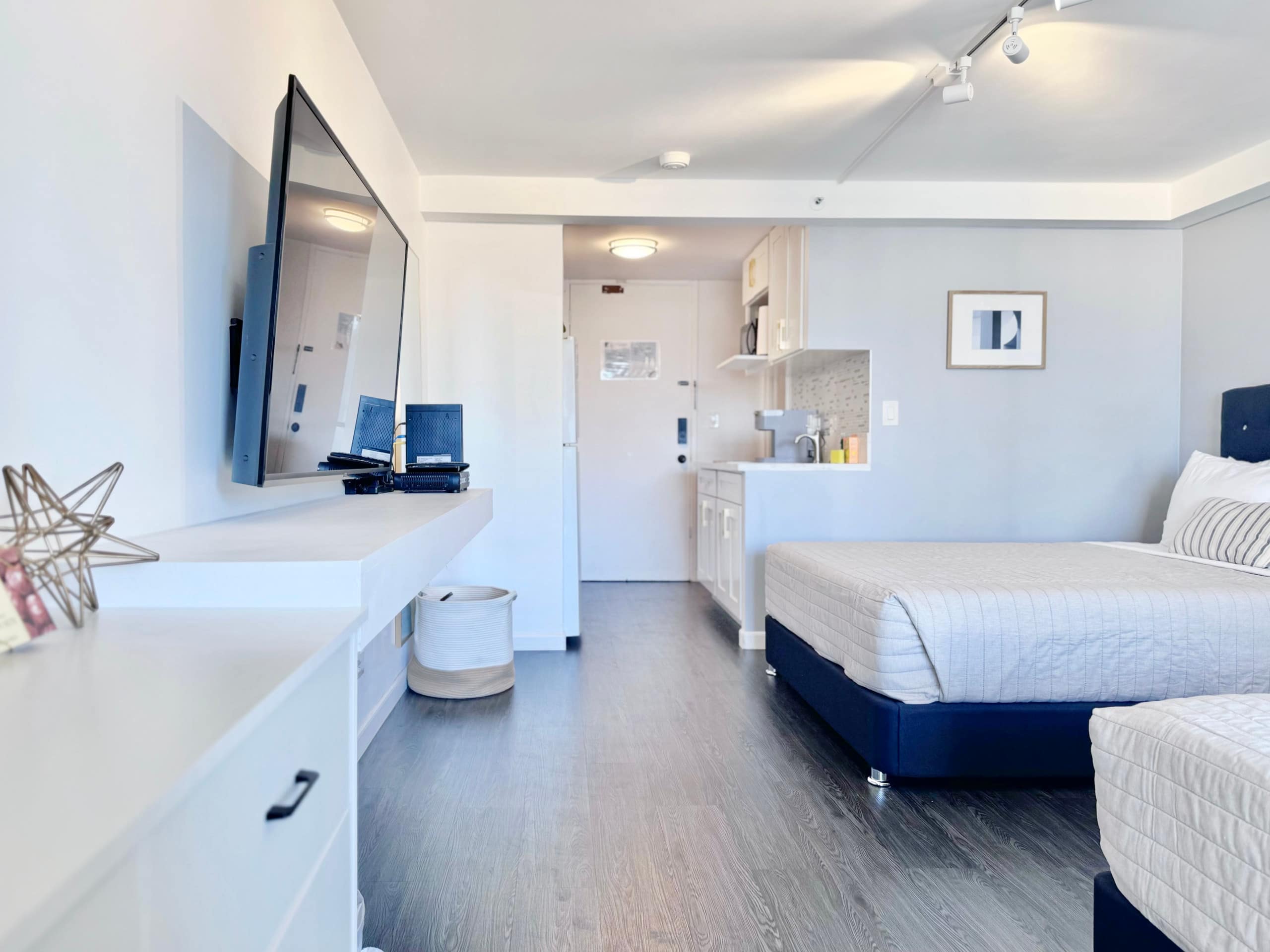 22FL- Renovated Studio Condo in Central Waikiki!~ - Image 13
