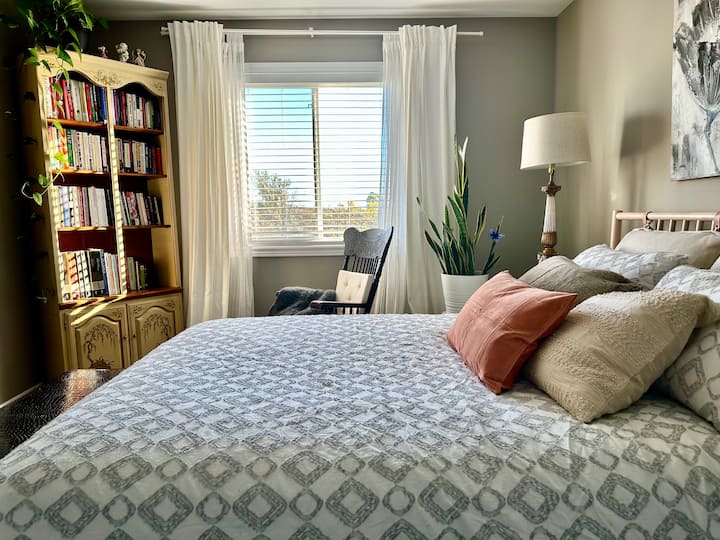 Library at Masters Bedroom.  Here I have gathered my favourite books by celebrities, icons and thought leaders such as Tony Robbins, Elon Mask, Napoleon Hill, Robin Sharma, Deepak Chopra, Eckart Tolle, Jack Canfield.  Please grab any & enjoy !
