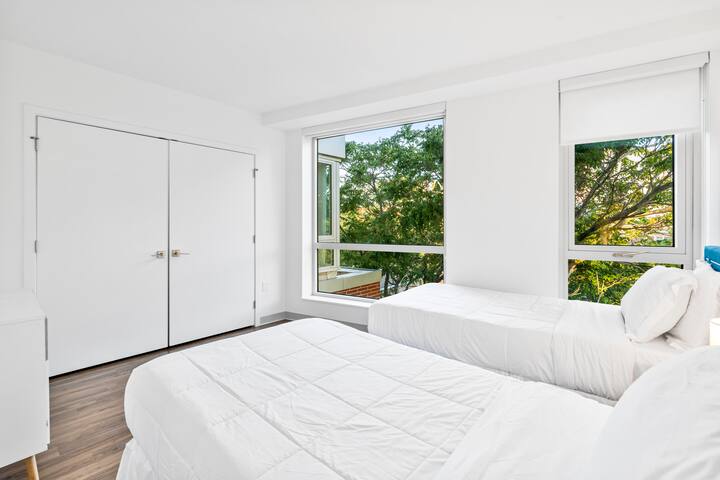 Stunning Unique And Very Upscale gallery image 5