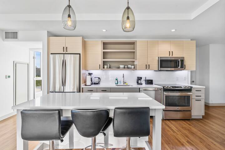 Stunning Unique And Very Upscale gallery image 3