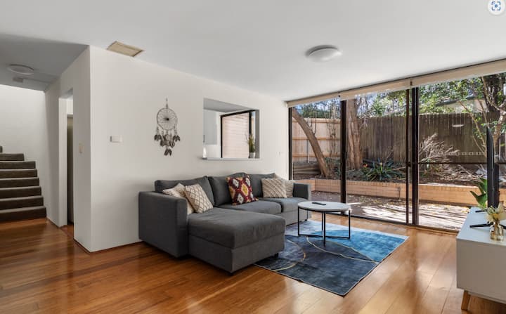 Central 3BR Townhouse, North Sydney, Free Parking