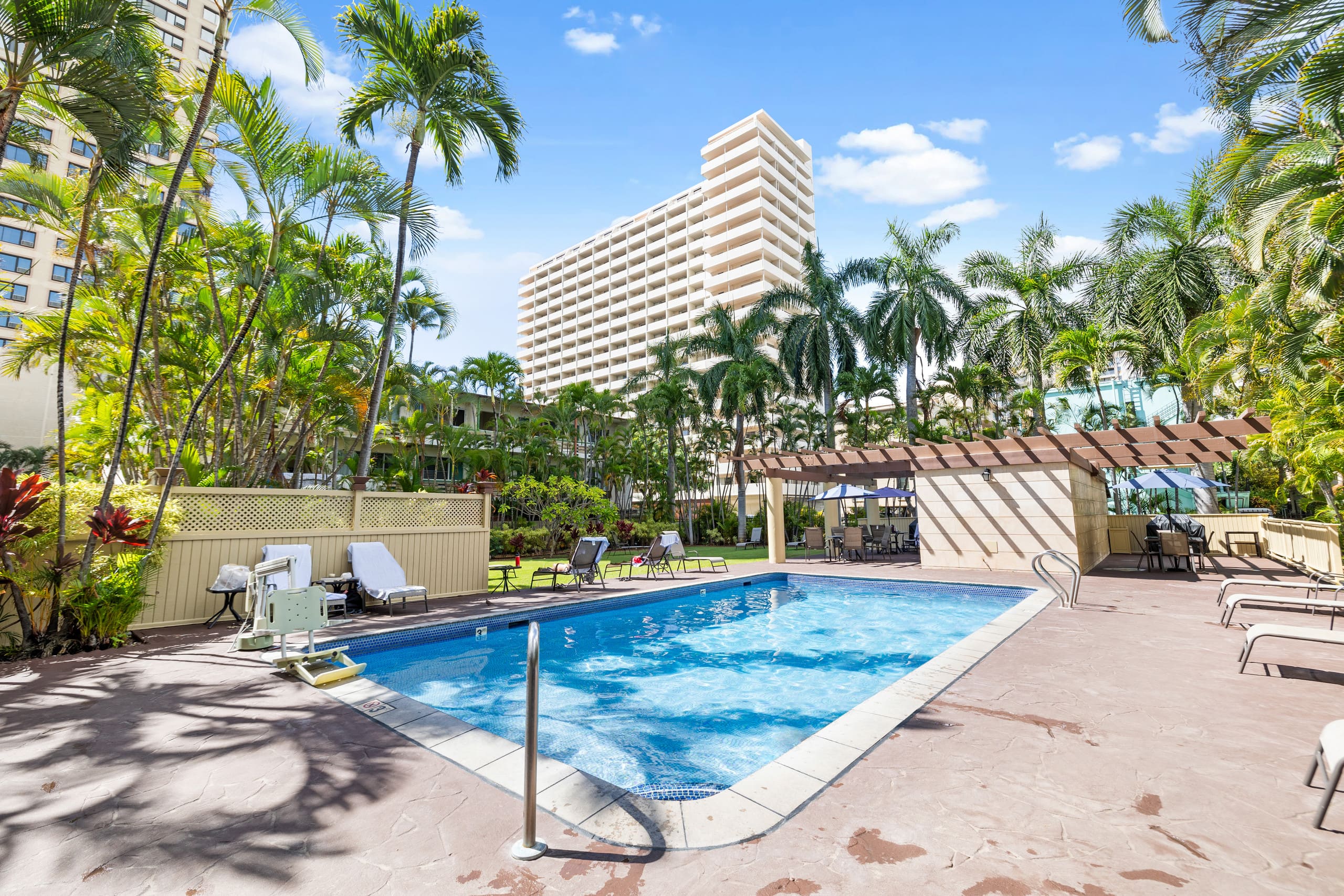 Condo in Honolulu · ★4.98 · 2 bedrooms · 5 beds · 2 private baths - Image 25