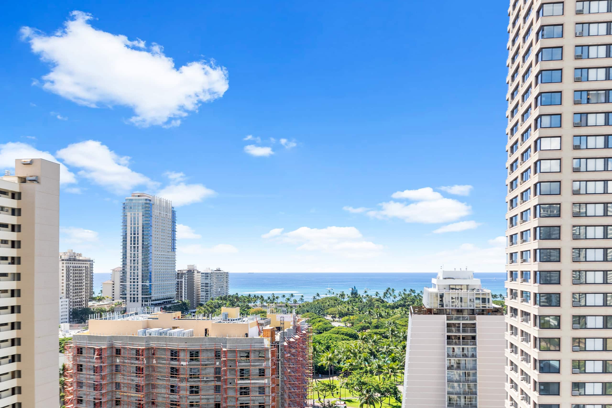 Condo in Honolulu · ★4.98 · 2 bedrooms · 5 beds · 2 private baths - Image 28