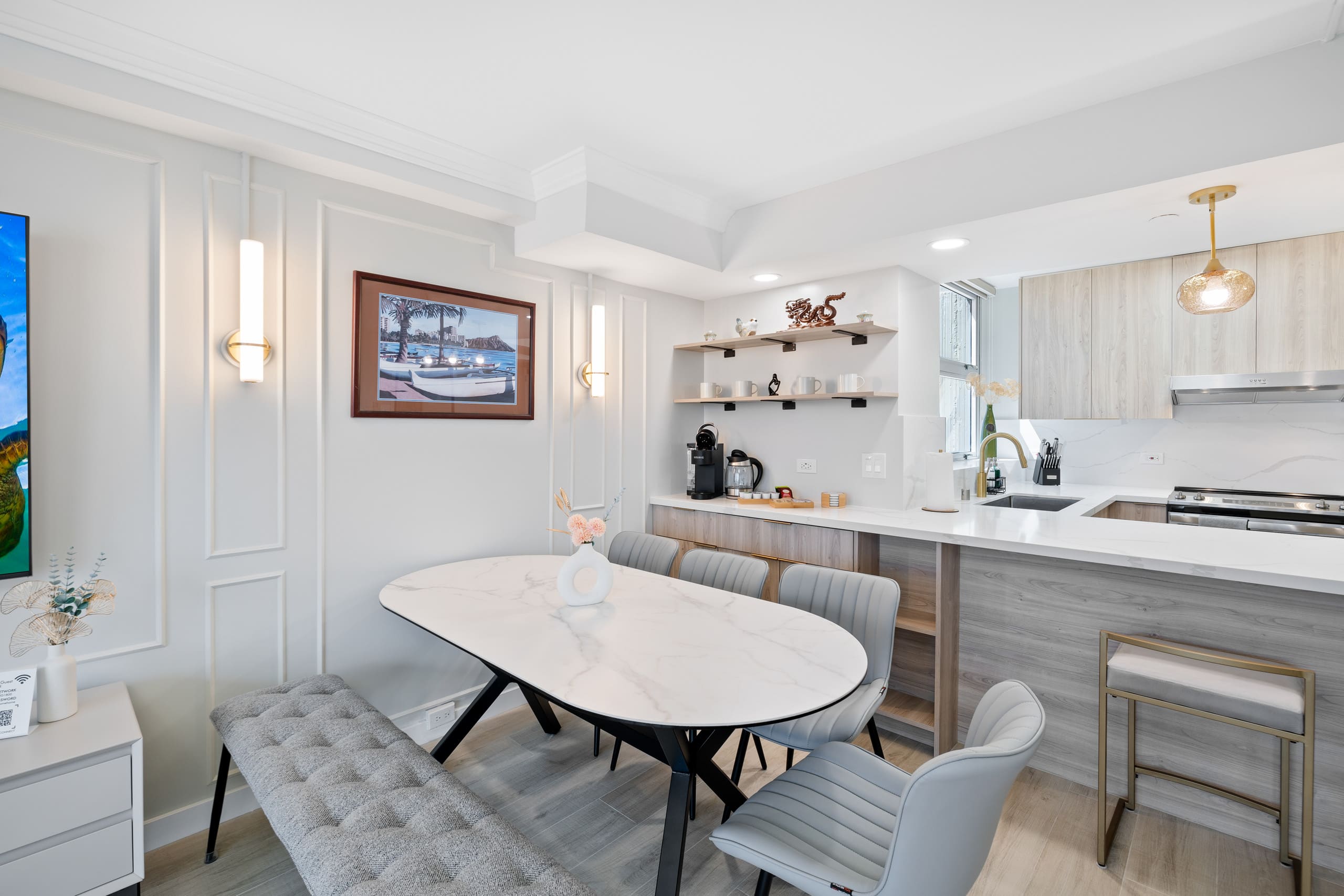 Condo in Honolulu · ★4.98 · 2 bedrooms · 5 beds · 2 private baths - Image 9