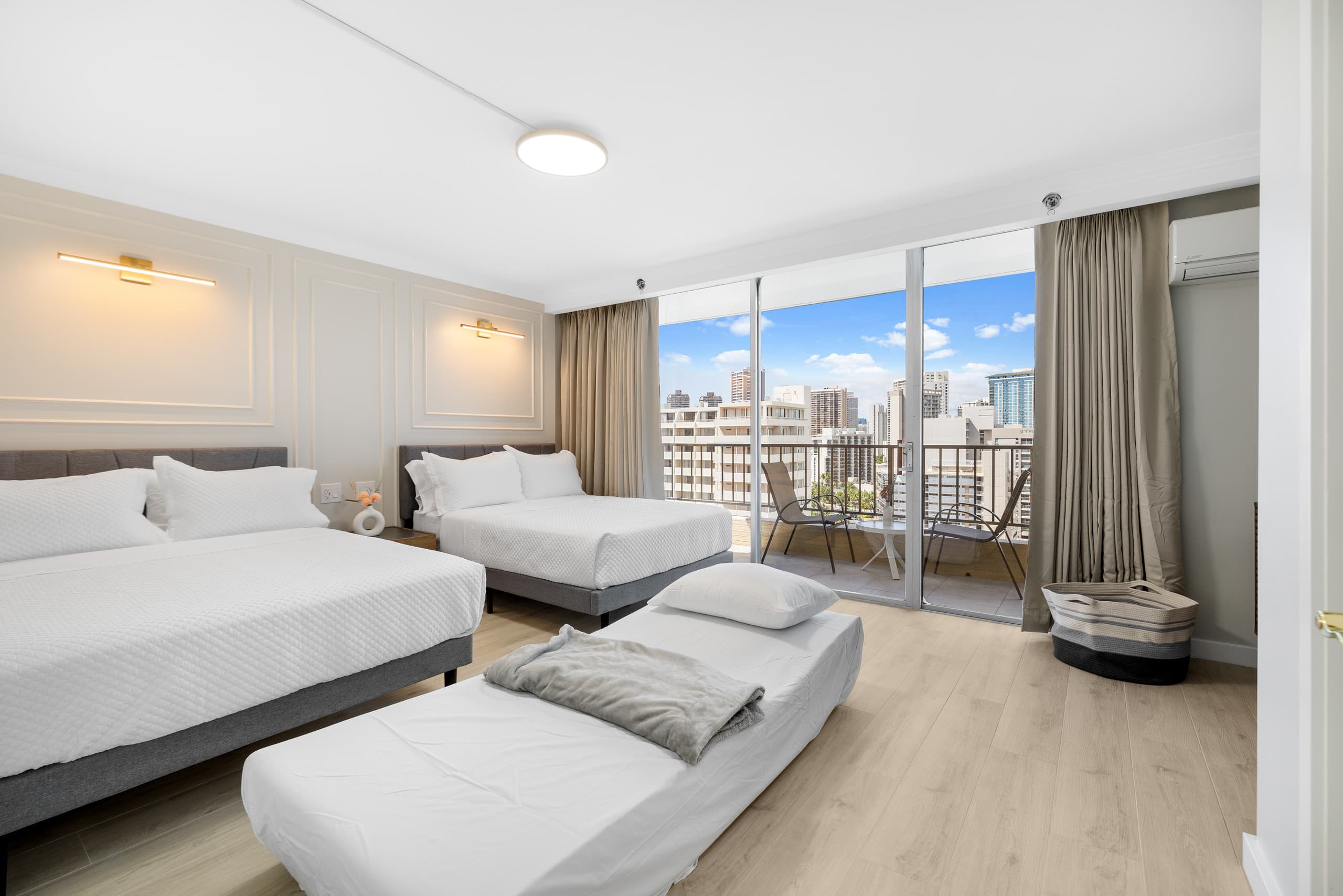 Condo in Honolulu · ★4.98 · 2 bedrooms · 5 beds · 2 private baths - Image 14