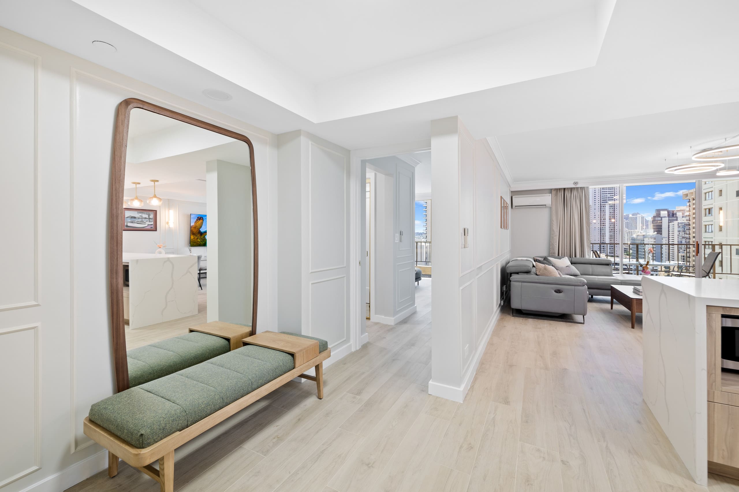 Condo in Honolulu · ★4.98 · 2 bedrooms · 5 beds · 2 private baths - Image 2