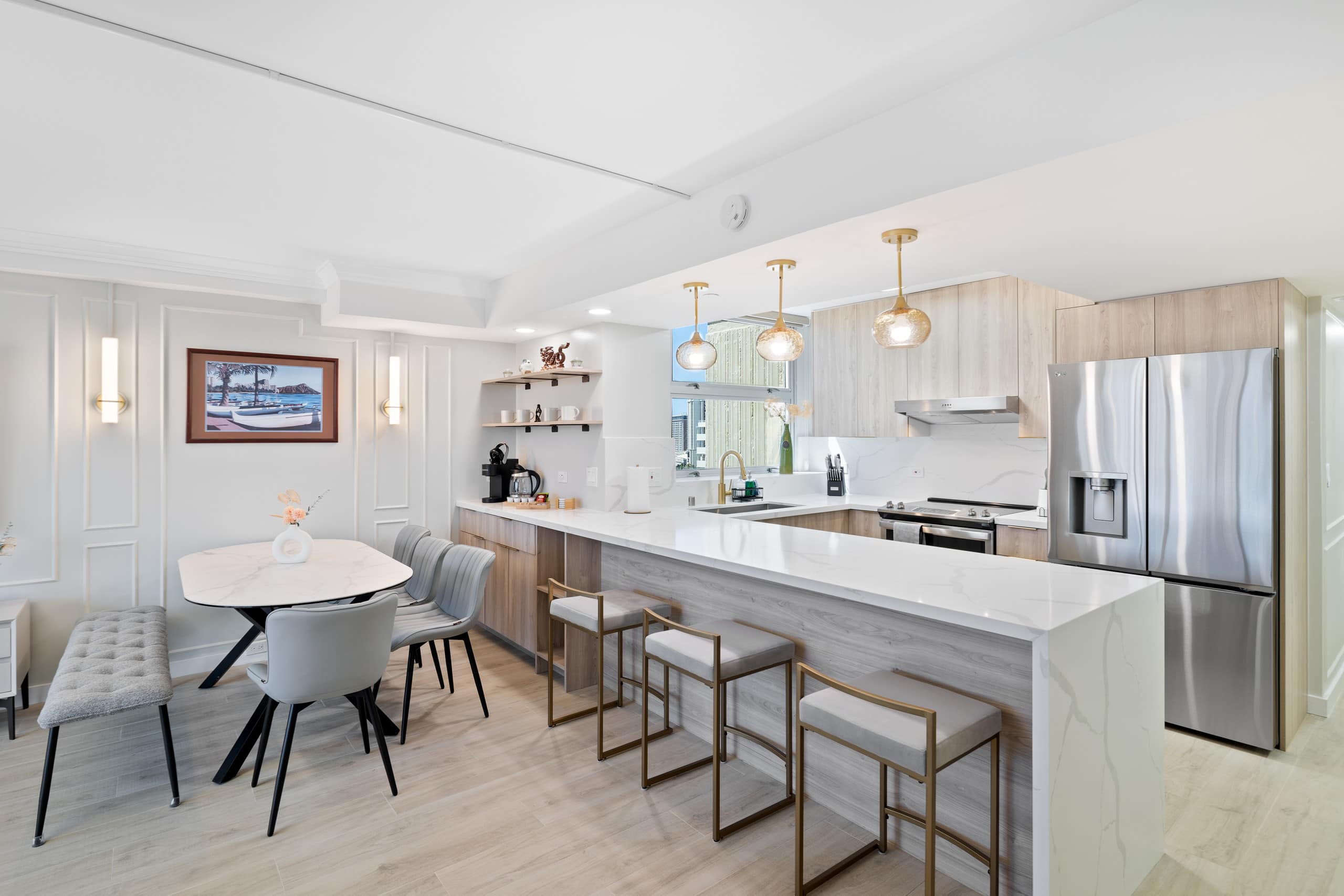 Condo in Honolulu · ★4.98 · 2 bedrooms · 5 beds · 2 private baths - Image 6
