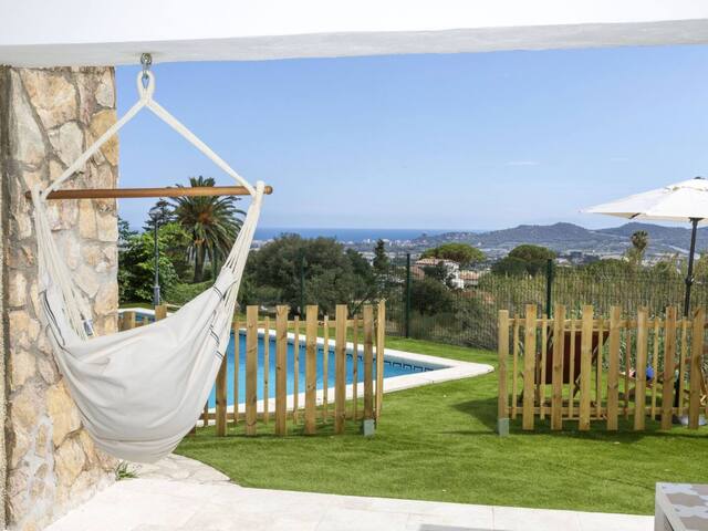 Panoramic views and pool in Villa del Alba gallery image 2