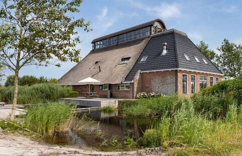Wadhouse with sensational sea view!