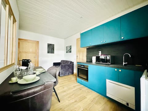 Le Dauphinois | Uriage | Parking lot