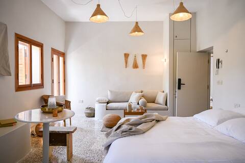 Old Down Apartment (4)