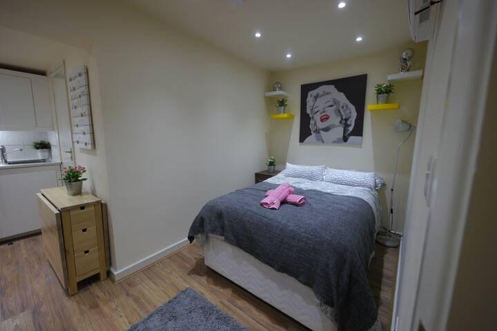 Accommodation London managed Airbnb listing 3