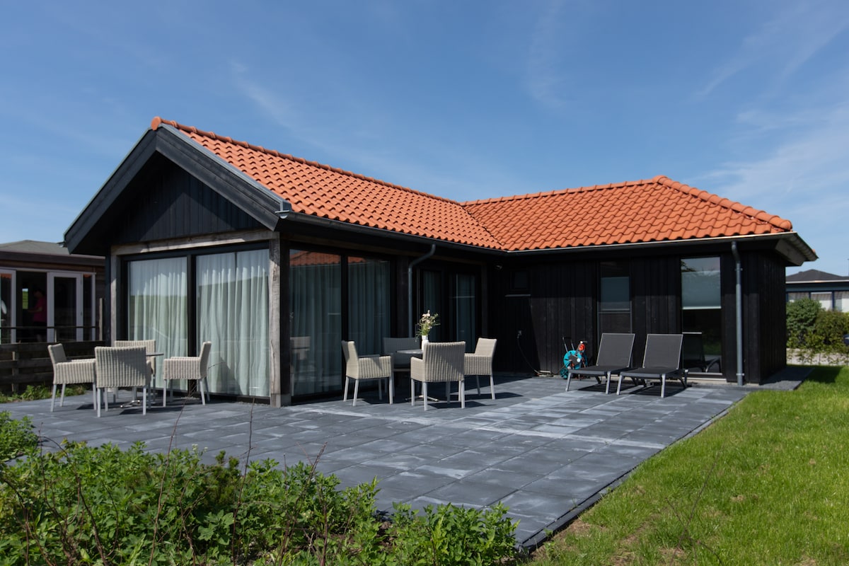 Popular Airbnb listing: De Bandt in Anjum Noordoost