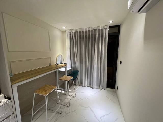 Elevator, TPE City Hall/ NEW 3-rooms apartment! gallery image 5