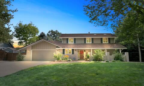 Exquisite Boulder Retreat