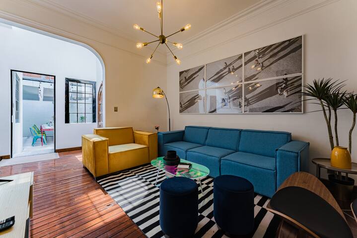 Roma Retreat: Modern Colonial Gem A/C 16 PAX gallery image 5