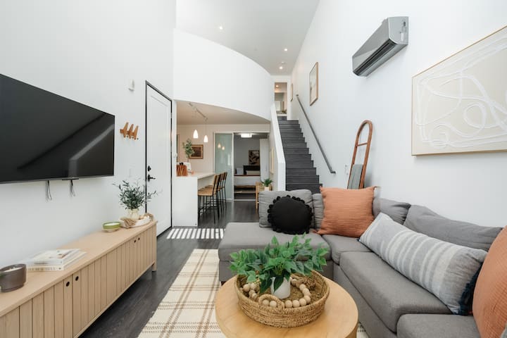 Glamorous Little Italy Apt w/ Rooftop Deck & Views