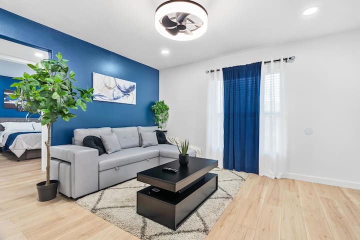 Tampa Bay Gem: 2BR Modern Apartment Hideaway