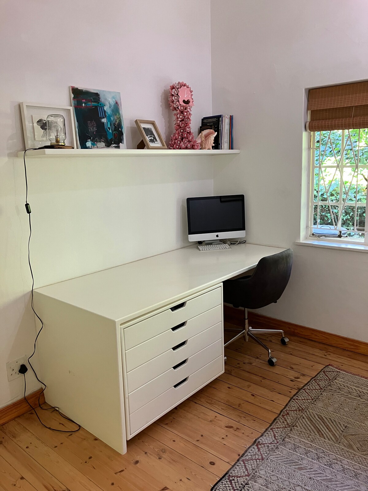 Pracovný priestor v izbe pre hostí