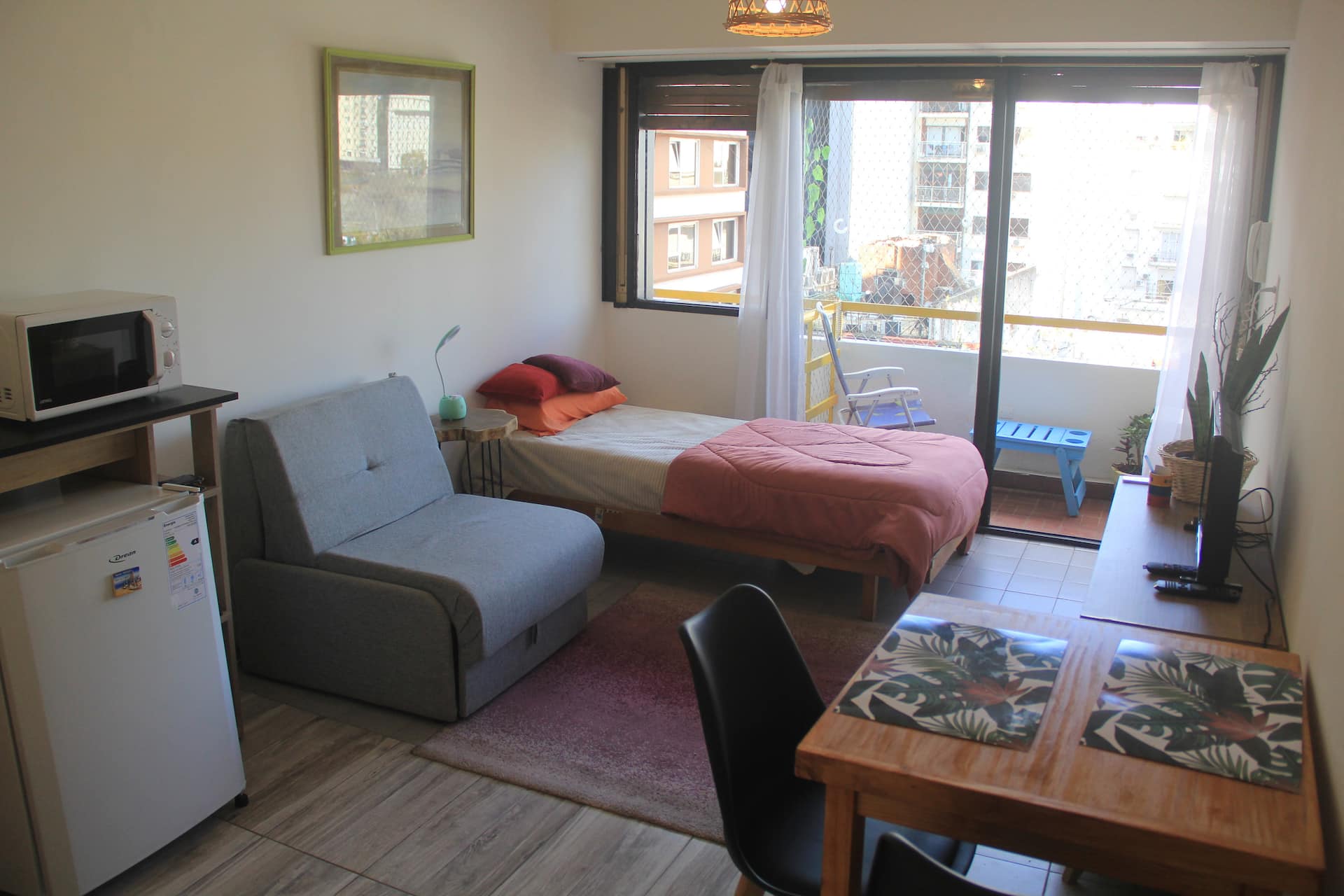 Apartment with balcony window and views towards 9 de Julio in Retiro