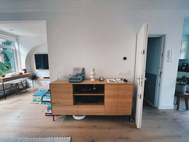 Stylish Duplex in the center gallery image 4