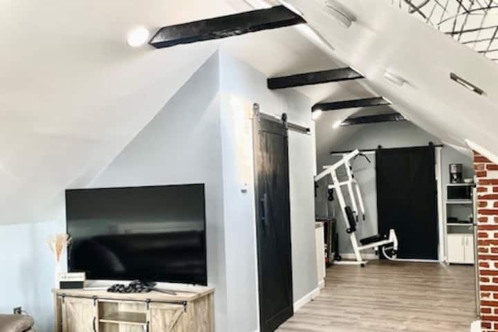 ห้องนั่งเล่นพื้นที่หลัก