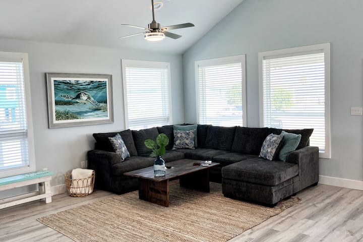 Kukaa vizuri katika eneo la kuishi. Sofa huvuta nje ili kutengeneza kitanda #4.