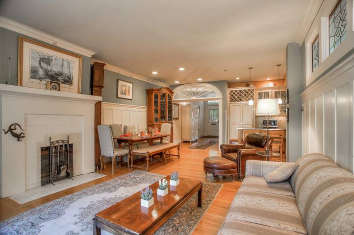 City out front Presidio out back (15 yrs hosting) gallery image 2