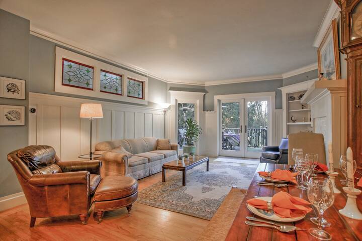 City out front Presidio out back (15 yrs hosting) gallery image 5